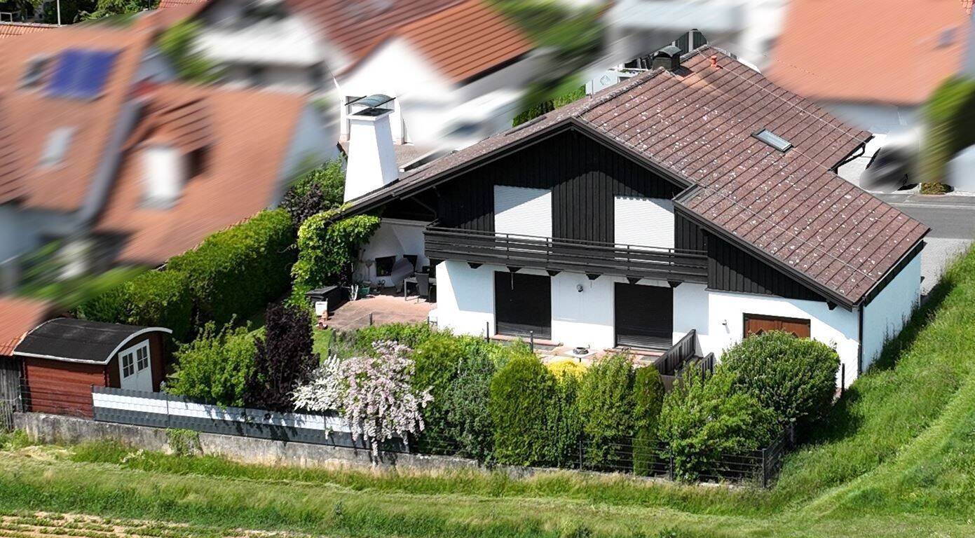 Familienparadies im Landhausstil – großzügiges Zuhause in ruhiger Ortsrandlage, 97274 Leinach