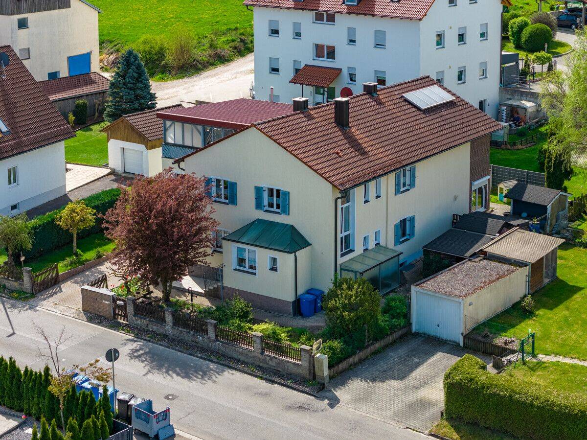 Zweifamilienhaus mit viel Platz, Garten und Perspektive!, 84048 Mainburg