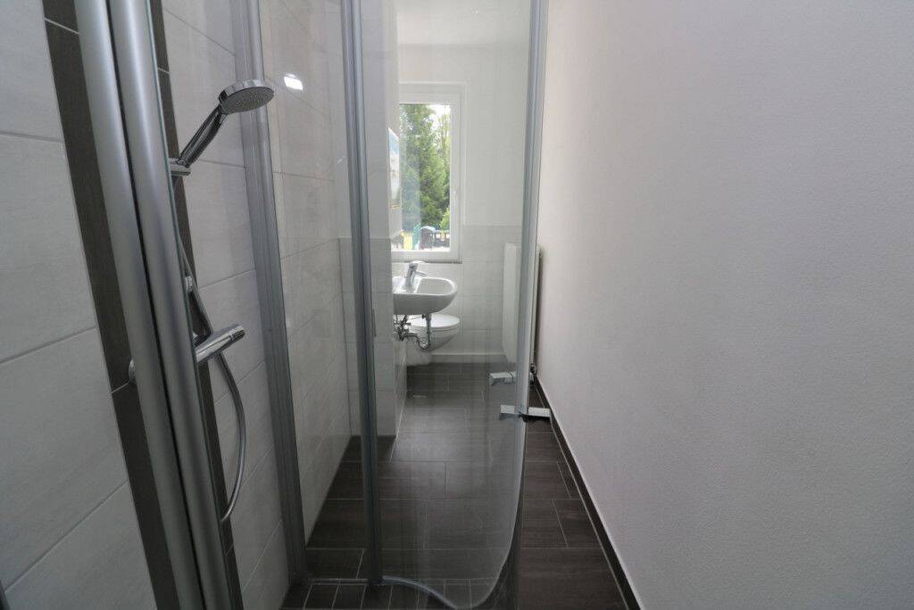Duschen war noch nie so einfach…EG-Wohnung mit bodengleicher Dusche & Balkon!!!, 9599 Freiberg