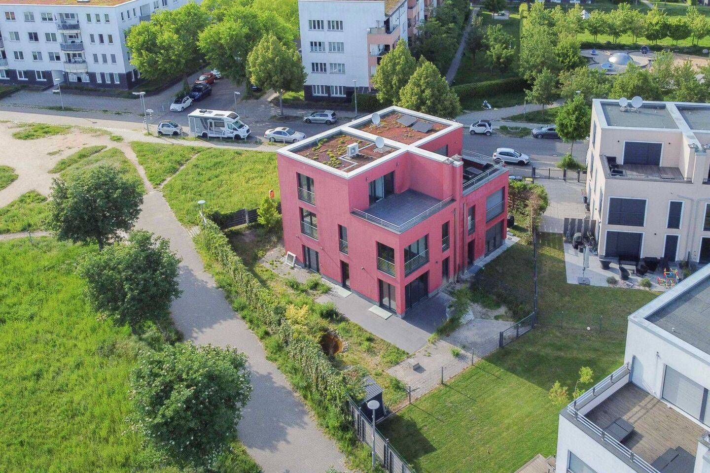 Familienglück nahe BER: Moderne Doppelhaushälfte in ruhiger Feldrandlage von Berlin-Rudow, 12355 Berlin (Neukölln Kolonie Platanenblick Rudow Siedl. An der Rudower Höhe)