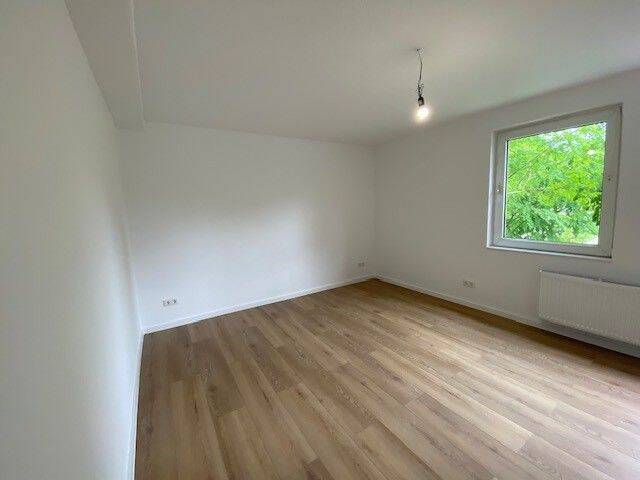 Frisch renovierte Wohnung, 47169 Duisburg (Aldenrade Fahrn Marxloh Röttgersbach Wehofen)