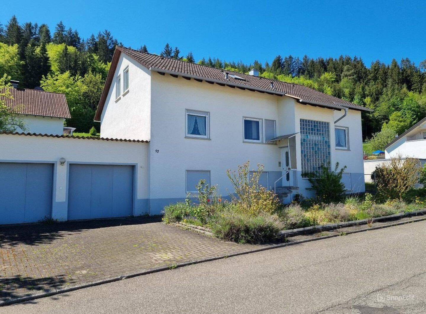 Großzügiges Einfamilienhaus mit 4 Garagen – Provisionsfrei – Ideal für große Familien, 78532 Tuttlingen