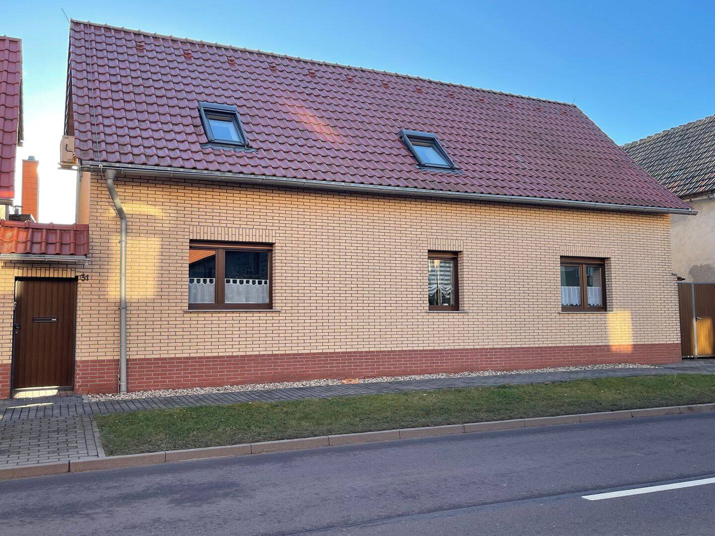 Einfamilienhaus mit Garten und Pool, 6193 Petersberg