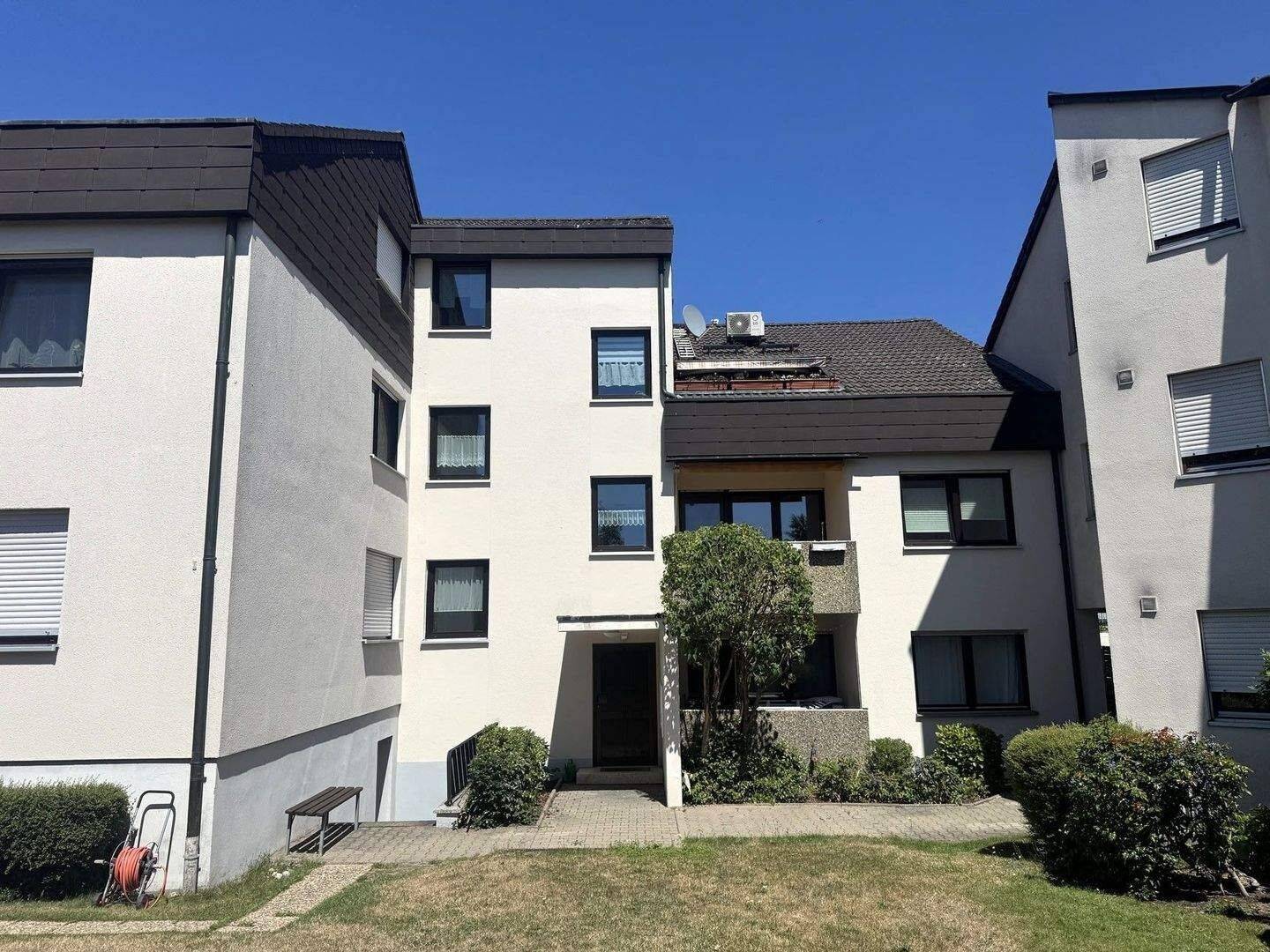 Großzügige und helle 3,5-Zimmer-Wohnung mit Südbalkon und PKW-Garage in ruhiger und beliebter Lage von Hemhofen, 91334 Hemhofen