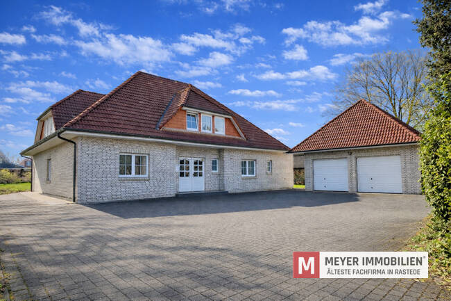 Großzügiges Zweifamilienhaus mit Doppelgarage auf weitläufigem Grundstück in Hahn-Lehmden (Obj.-Nr. 6605), 26180 Rastede