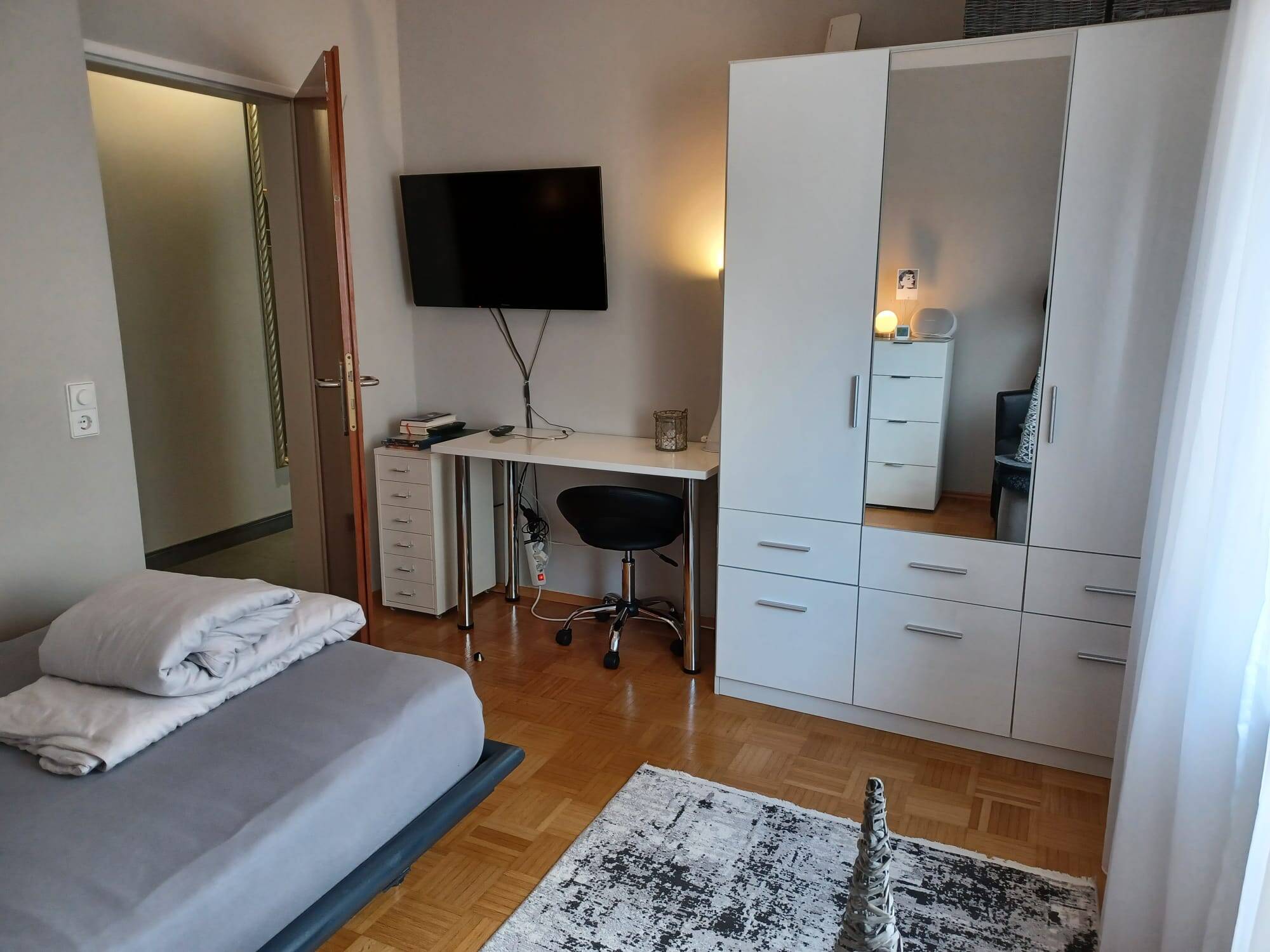 WohnRaumAgentur.de: Frankfurt Sachsenhausen: Möblierte 1-Zimmerwohnung, 60599 Frankfurt am Main (Oberrad Sachsenhausen)