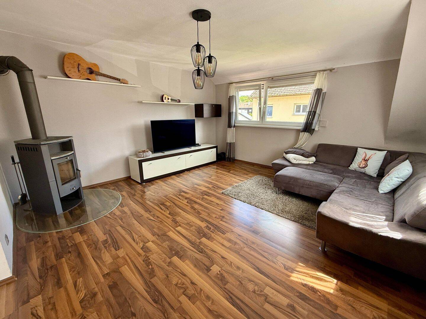 Zweifamilienhaus mit Charakter und viel Raum für Ihre Ideen, 76532 Baden-Baden