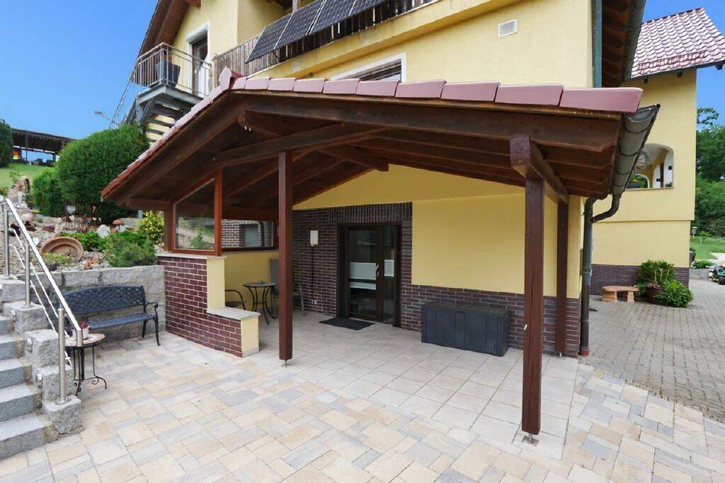 Wohnen wie im Urlaub: möblierte Einliegerwohnung für Wochenendpendler in Ahorn Wohlbach, 96482 Ahorn