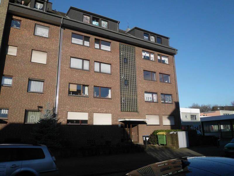 frisch renoviert: 2,5 Zi. Whg. mit Einbauküche, Balkon und Aufzug, 47226 Duisburg (Bergheim Hochemmerich Rheinhausen-Mitte)