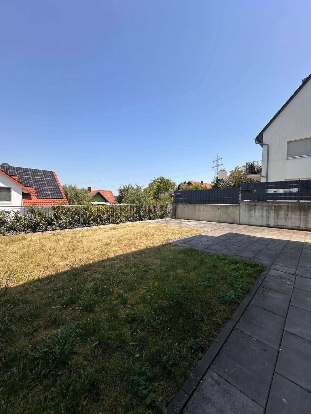 Moderne 2-Zimmer-Gartenwohnung mit eigenem Eingang, Terrasse & großem Garten in Waldbrunn, 97295 Waldbrunn