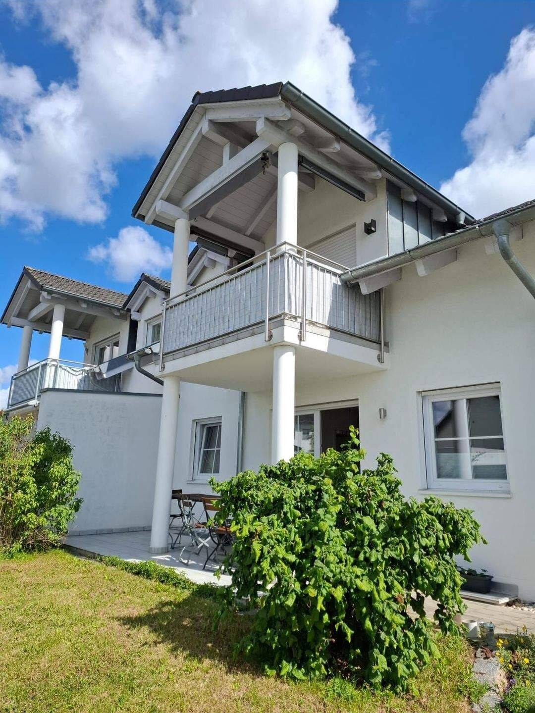 Neuwertige 3 Zimmer Wohnung mit Terrasse und 100 qm Privatgarten, 94315 Straubing