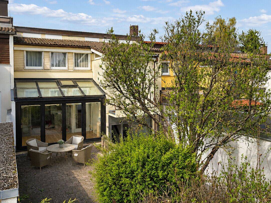 Rottweil: Reihenmittelhaus mit großem Grundstück, Garage und separatem Einliegerbereich, 78628 Rottweil