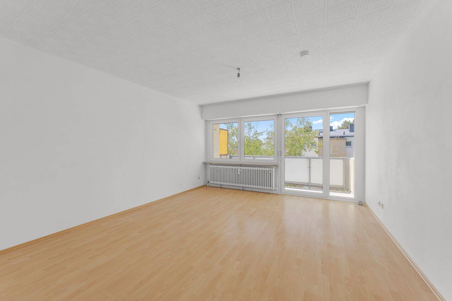 Sofort bezugsfrei: 2-Zimmer-Wohnung in ruhiger Wohnlage mit Potenzial, 85748 Garching b. München