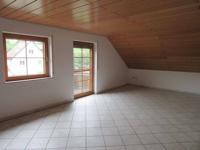 Oberhausen/Nahe: Helle 3 ZKB-DG-Wohnung mit Balkon ideal für ein Paar., 55585 Oberhausen an der Nahe