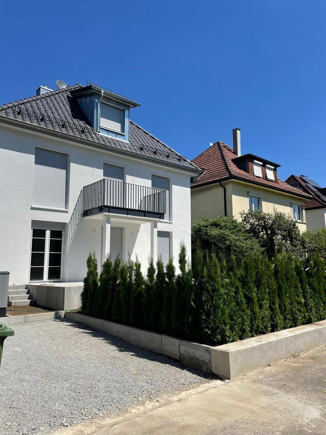Großzügiges Familienhaus mit Terrasse und Balkon in Stuttgart Zuffenhausen, 70439 Stuttgart (Neuwirtshaus Stammheim Zuffenhausen)