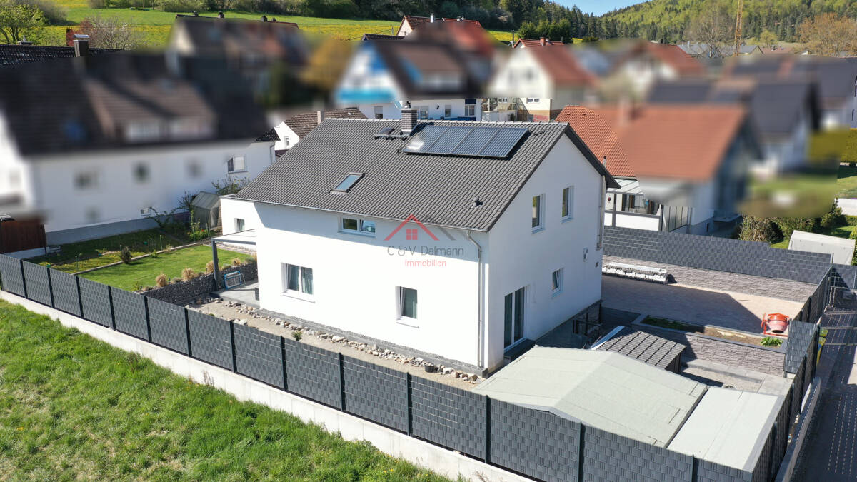 „Exklusives KfW-55-Familiendomizil mit Designer-Interieur, Traumgarten & Großraumgarage“, 78187 Geisingen