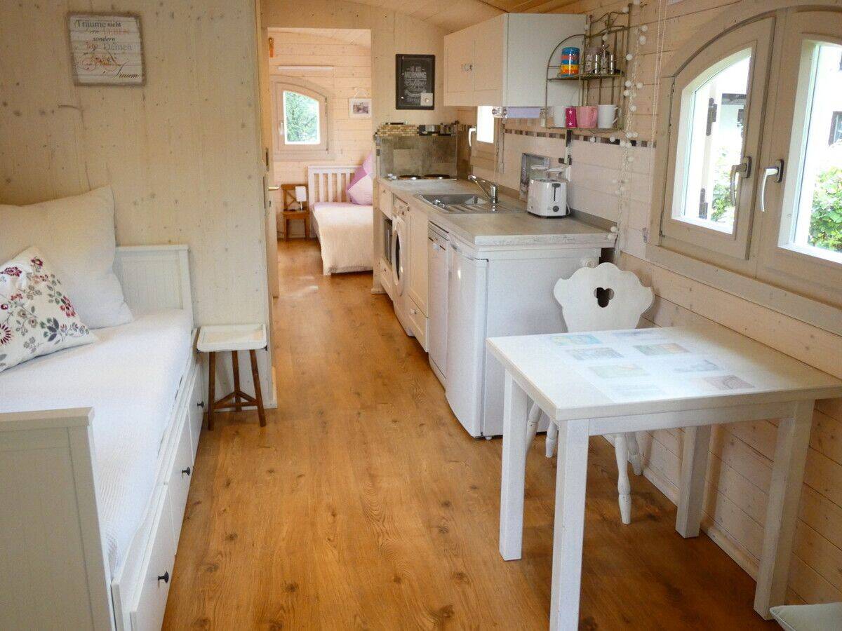 Möbliertes Apartment im Nachbau eines Nostalgiewagens in Rosenheim, 83026 Rosenheim (Aising Happing Pang Süd)