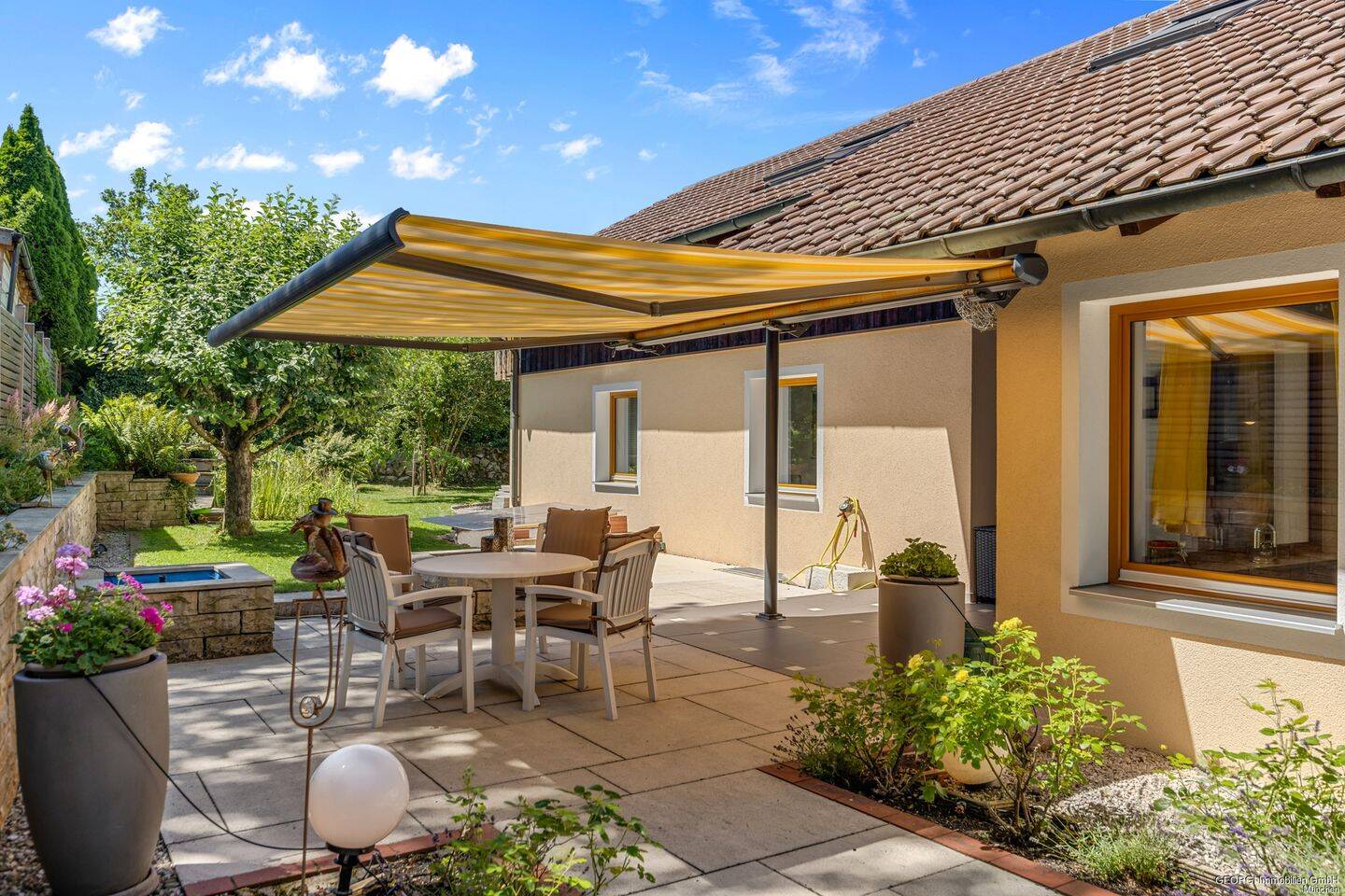 GEORGI: Stilvoll wohnen mit Gartenparadies und komfortabler Einliegerwohnung, 82064 Oberhaching