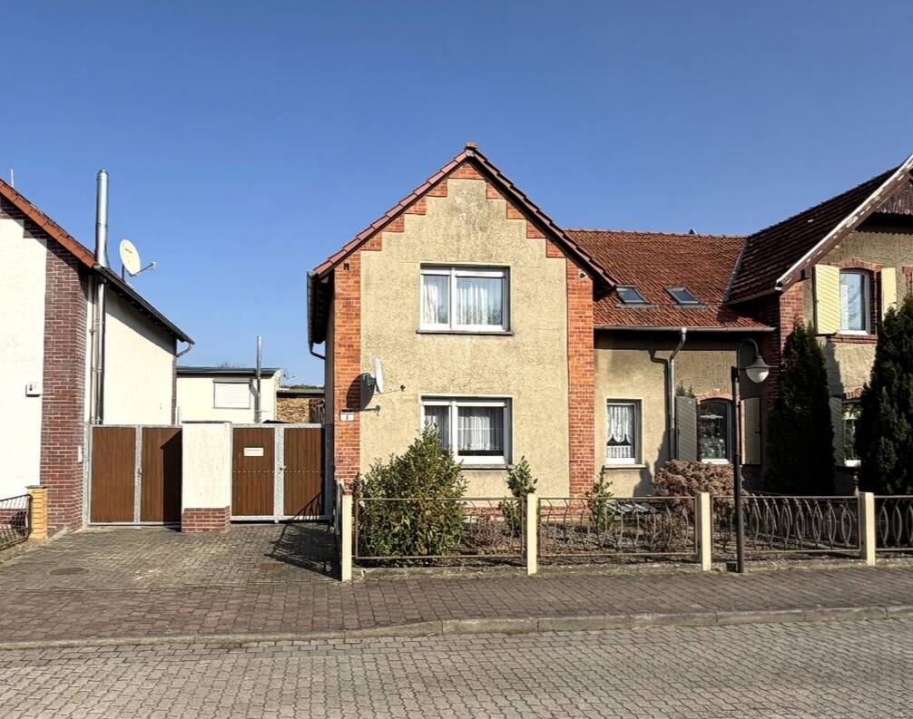 Leben in Petersroda: Wohnhaus mit Innenhof & Garage – vielseitig nutzbar und entwicklungsfähig !, 6809 Sandersdorf-Brehna