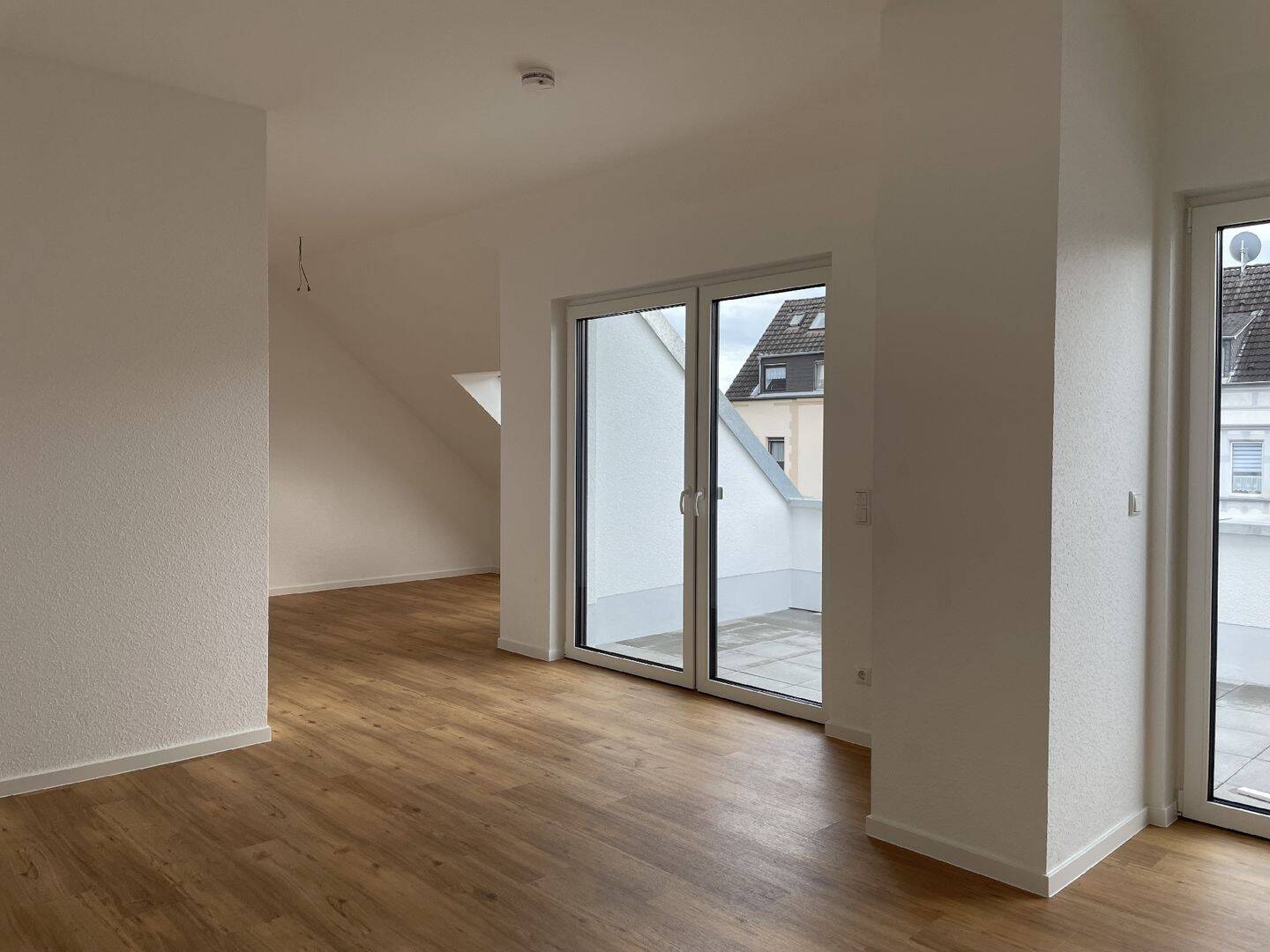 Charmante Dachgeschosswohnung mit Loggia- 3- Zimmerwohnung in Leverkusen Schlebusch, 51375 Leverkusen (Schlebusch)