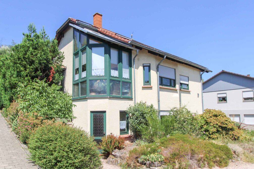 NR. 1796: Freistehendes Einfamilienhaus in Neunkirchen-Hangard mit neuer Wärmepumpenheizung und zweitem Eingang, 66540 Neunkirchen