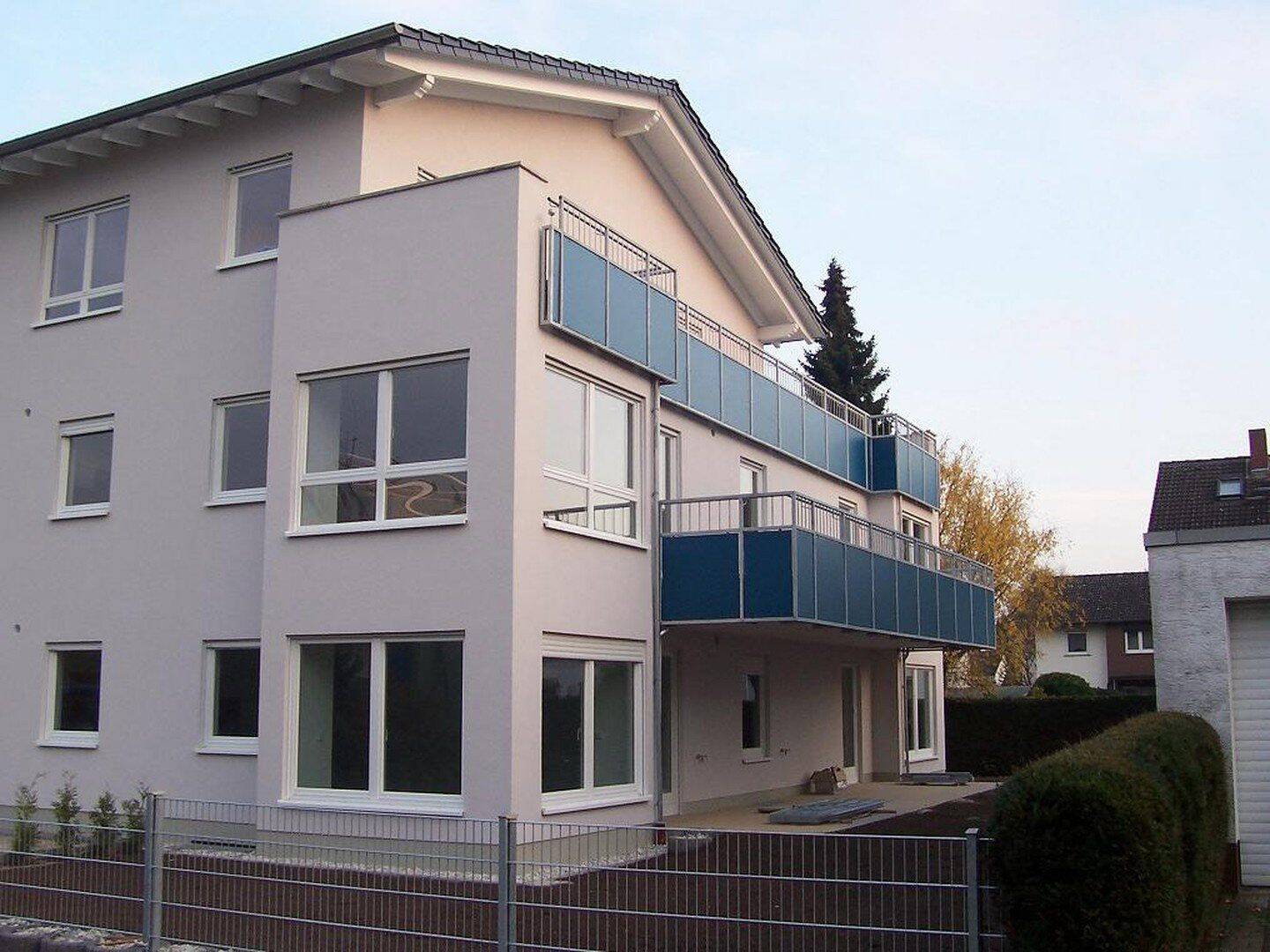 Lichtdurchflutete 3-Zimmer-Gartenwohnung mit 2 Bädern,2 Terrassen,2 Stellplätzen+Komfortausstattung, 65795 Hattersheim am Main