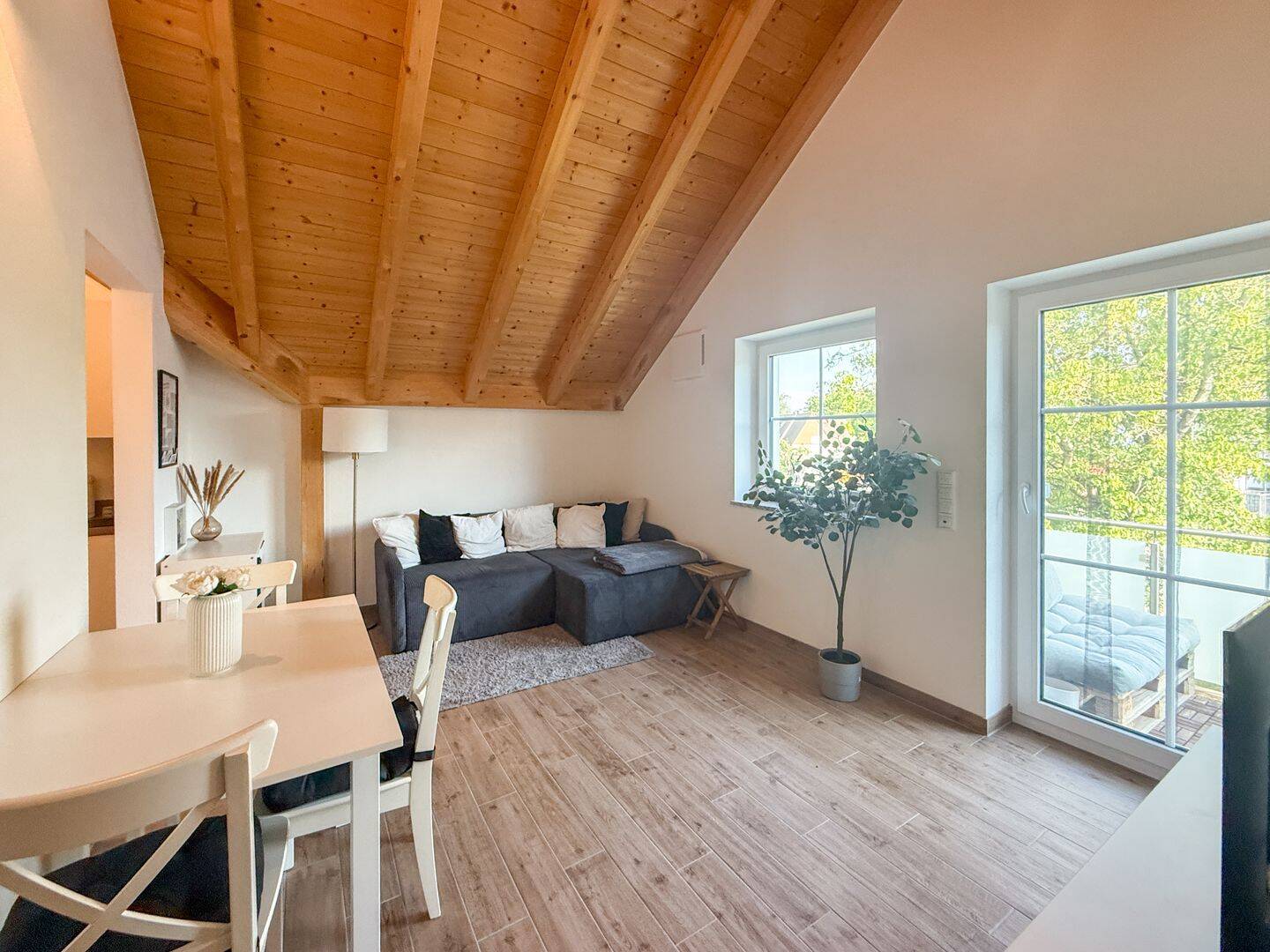 Traumhafte 2-Zimmer-Dachgeschosswohnung mit Balkon – modern und energieeffizient!, 85570 Ottenhofen