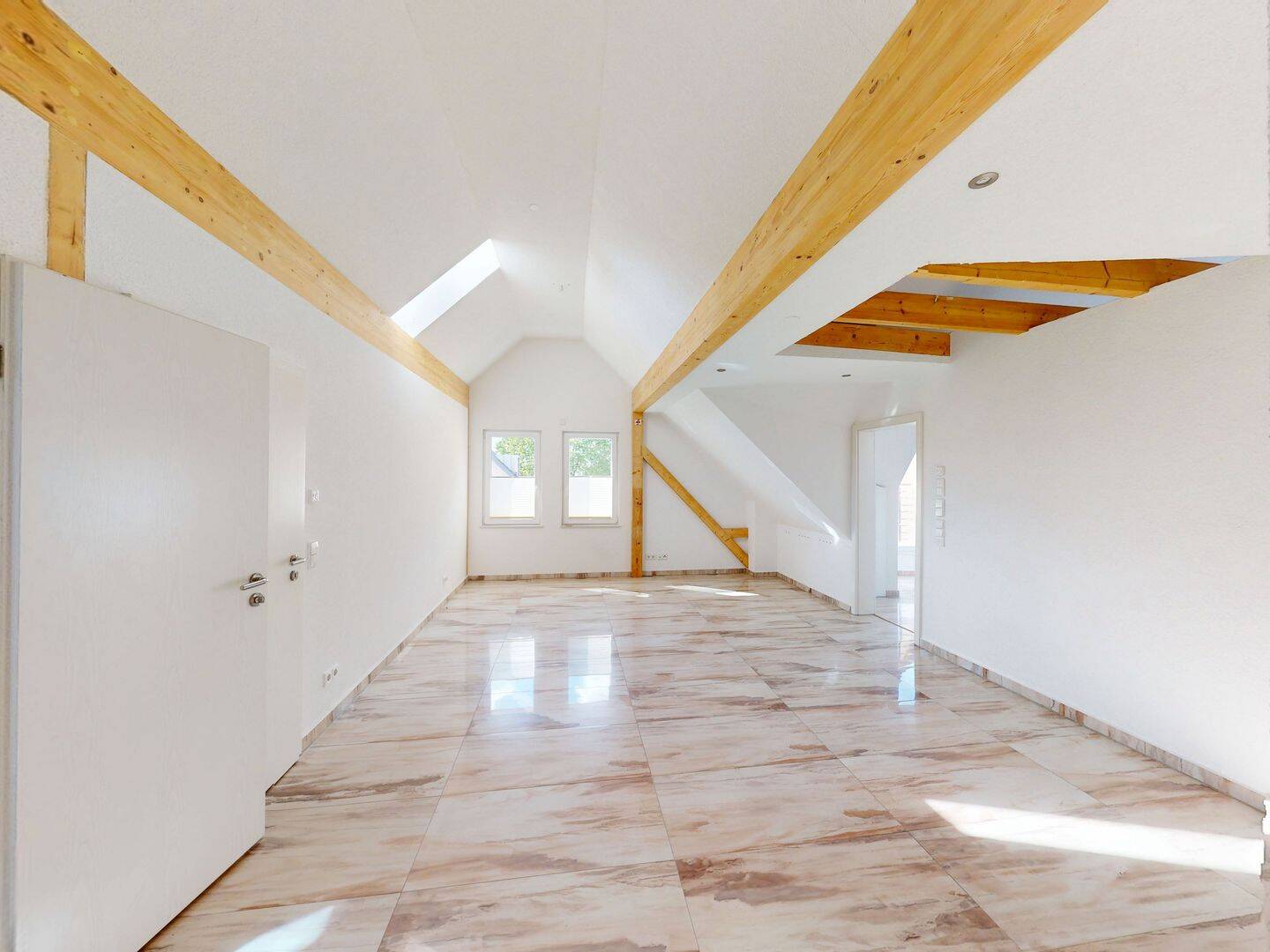Exklusive 4-Zimmer-Dachgeschosswohnung mit Aufzug und Balkon in zentraler Altstadtlage, 77704 Oberkirch