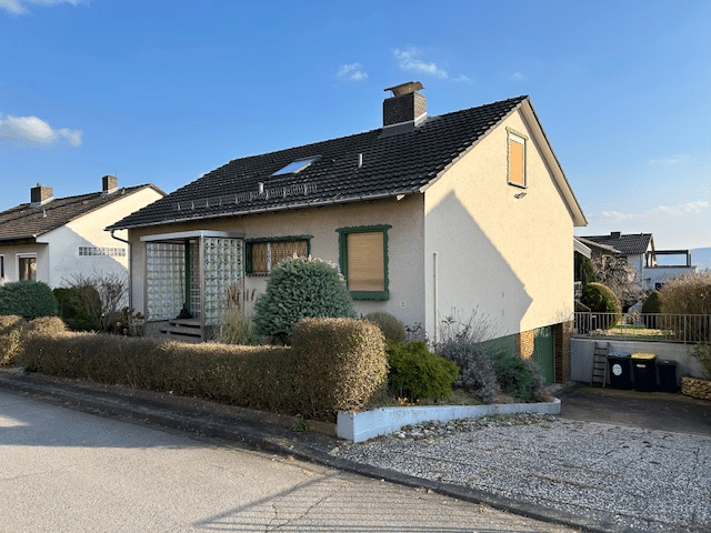 —- KAUFPREISANPASSUNG —- Einfamilienhaus in Grebendorf (Knickelberg) mit (teil-)ausgebauten Dachgeschoss, Vollkeller, Garage, Garten (Südseite) .., 37276 Meinhard