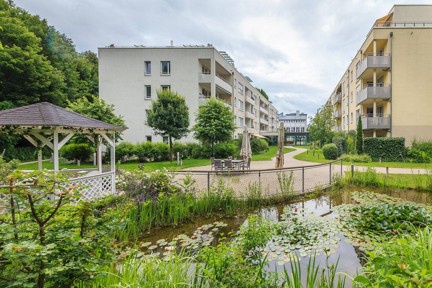Blick ins Grüne: 2-Zimmer-Seniorenwohnung im SEEPARK MÖGELDORF, 90482 Nürnberg (Freiland Laufamholz Mögeldorf Rehhof Unterbürg)