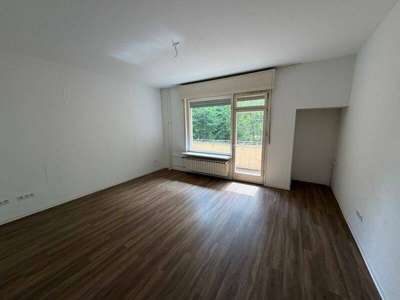 Modernisierte 2-Zimmer-Wohnung mit Balkon – ideal für Paare oder Singles ( Musterbilder ), 12167 Berlin (Steglitz-Zehlendorf Steglitz)