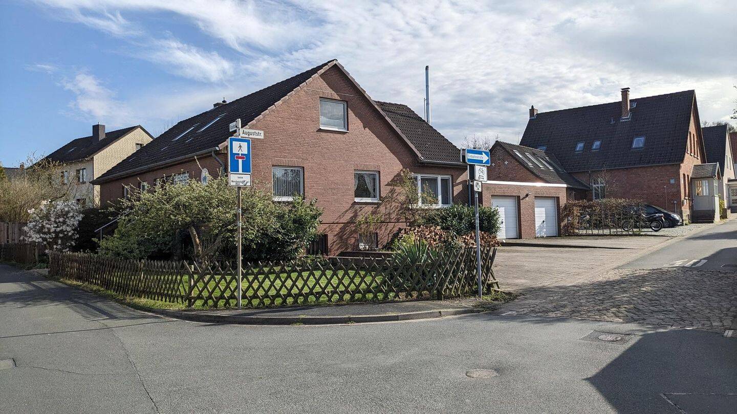 Freistehendes EFH mit Einliegerwohnung, Doppelgarage & großem Grundstück, 30890 Barsinghausen