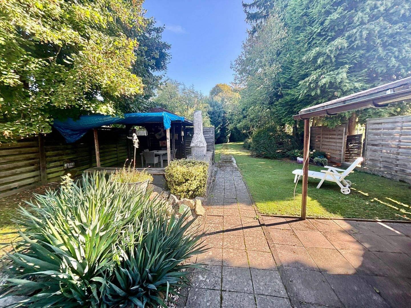 Reiheneckhaus – mit großem Garten – 899 m² Grundstück – zwei Garagen – in guter Lage von Kohlscheid (Herzogenrath) – derzeit an zwei Mieter vermietet, 52134 Herzogenrath