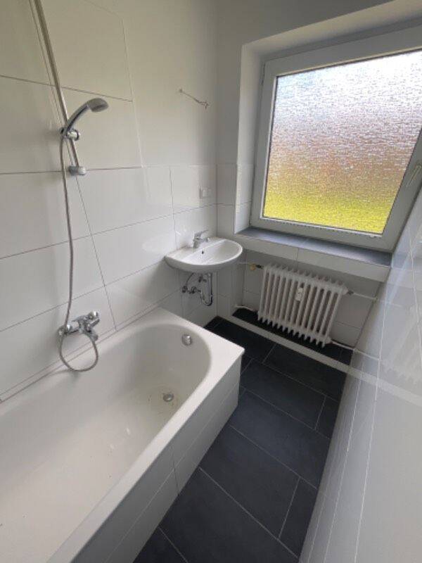 Moderne 4-Zimmer 1. Obergeschosswohnung mit Balkon, 26389 Wilhelmshaven