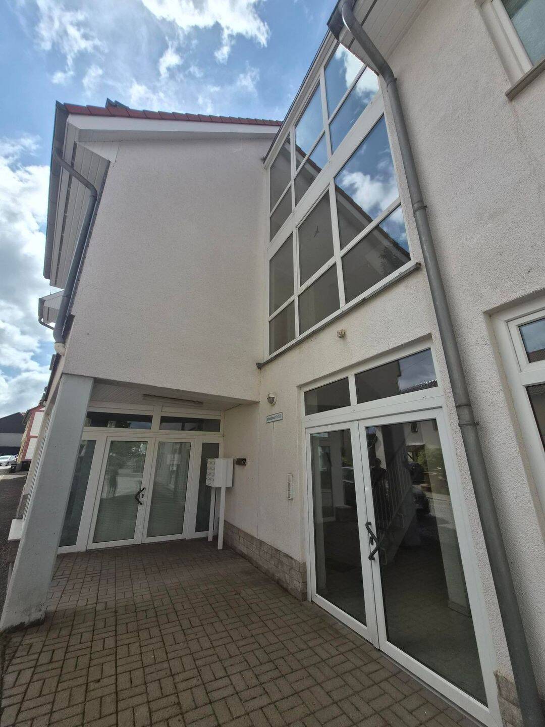 Besichtigung bitte telefonisch abstimmen! – 2 Raumwohnung mit Einbauküche und Balkon im 1. Obergeschoss, 99891 Bad Tabarz