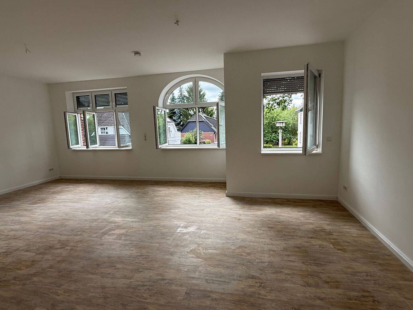 Helle frisch renovierte 3-Zimmer Wohnung, 12683 Berlin (Marzahn-Hellersdorf Biesdorf Kleingartenanlage Biesenhorst 1)