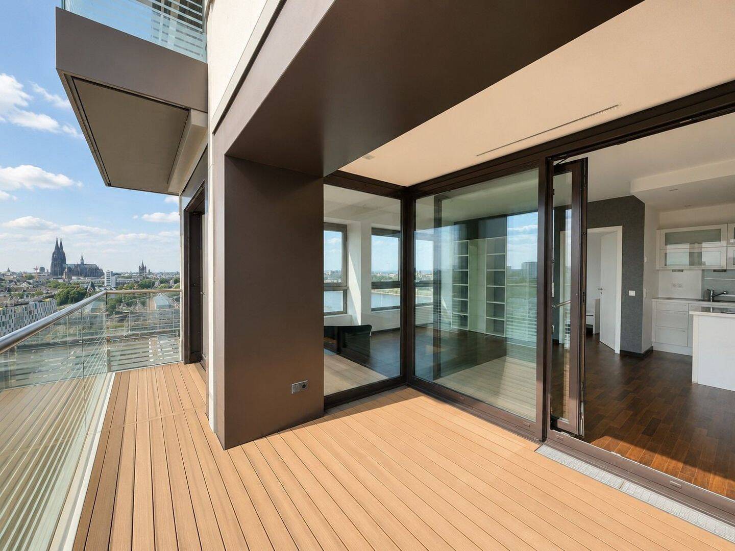 Ein Zuhause mit Aussicht – Exklusive 3-Zimmer-Wohnung mit Domblick, 50678 Köln (Innenstadt-Süd Altstadt-Süd Neustadt-Süd)