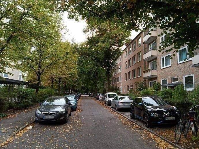 Charmante, helle 3-Zimmer-Wohnung in ruhiger Seitenstraße mit Balkon im begehrten Barmbek Süd – energetisch voll sanierte Wohnanlage – FREI LIEFERBAR, 22083 Hamburg (Hamburg-Nord Barmbek-Süd)