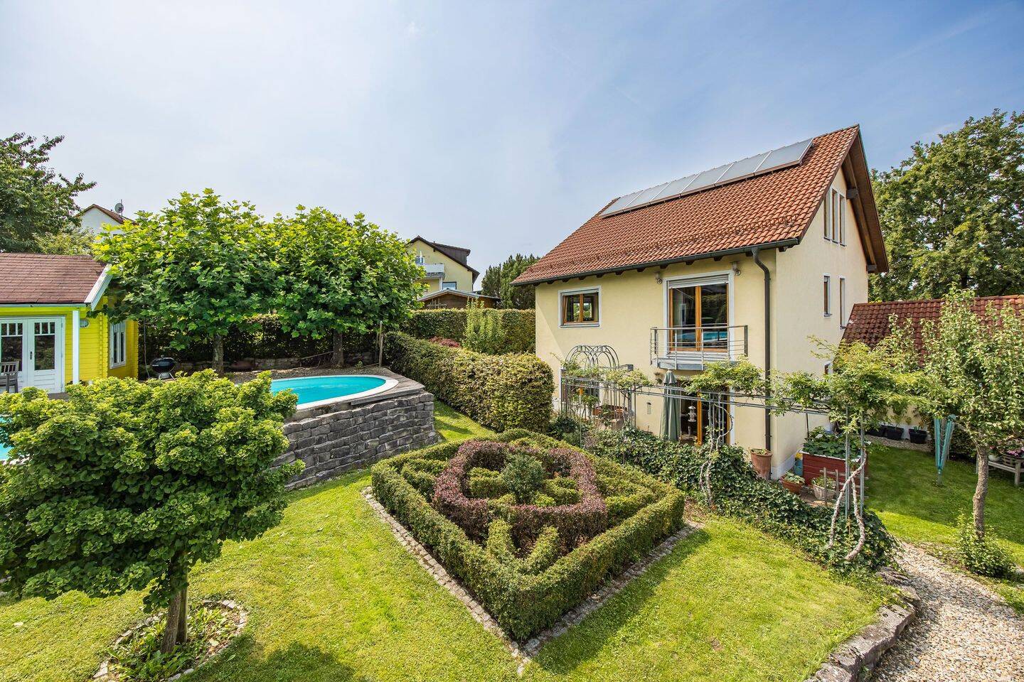 Besonderes Anwesen in Henfenfeld mit großem Pool und separatem Baugrundstück, 91239 Henfenfeld