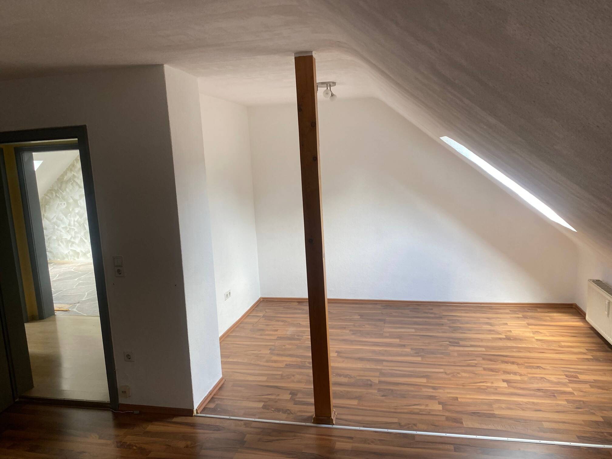 2,5 – Zimmer Dachgeschosswohnung ab 01.11. zu vermieten, 78224 Singen (Hohentwiel)