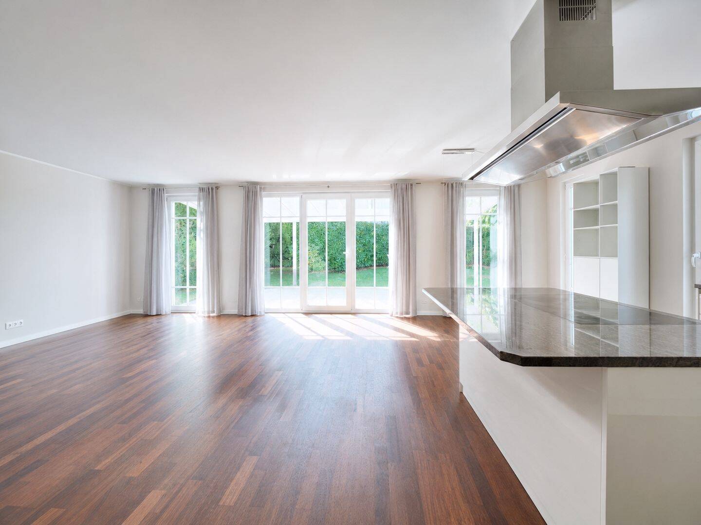 Stilvolles Reihenendhaus auf 445m², wunderschöner Garten, sonnige Dachterrasse, PV, Energiekl. B, 82319 Starnberg