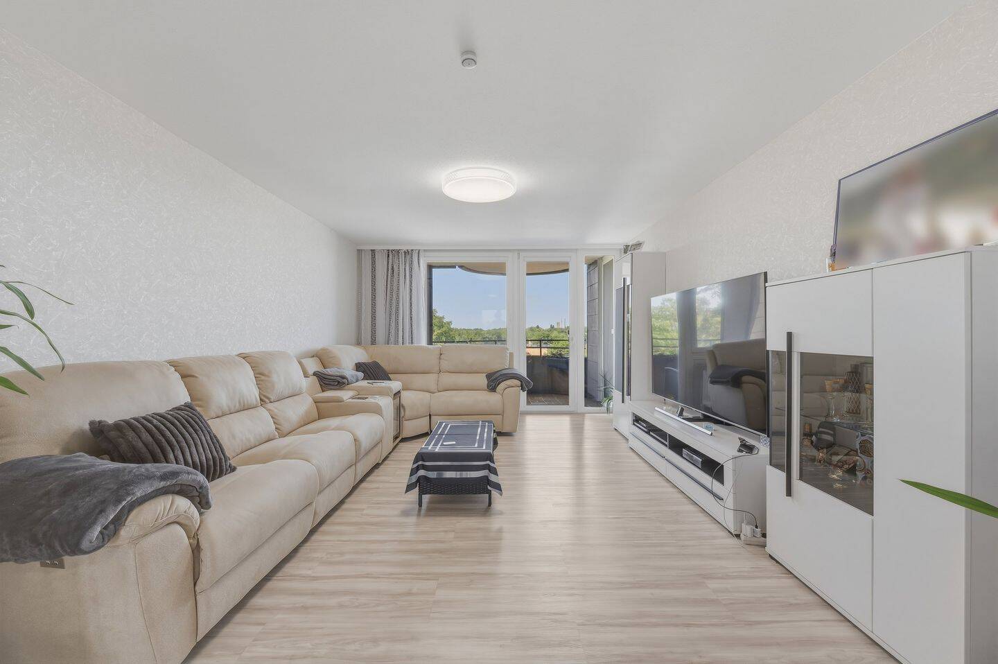 Viel Platz zum Wohlfühlen – 4,5-Zimmer-Wohnung mit Balkon und Tiefgarage, 70806 Kornwestheim