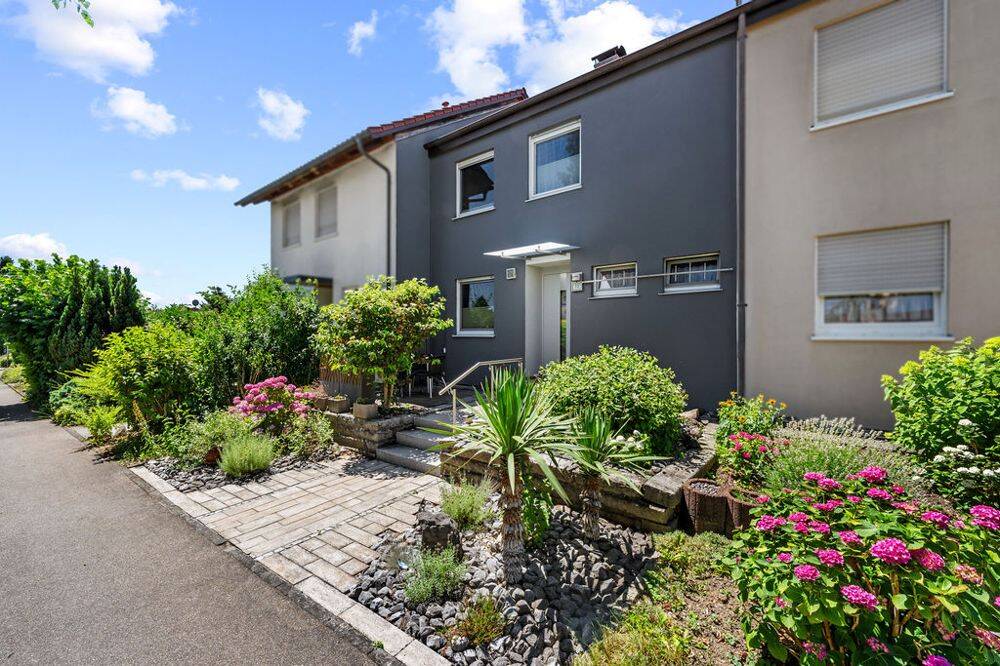 Gepflegtes Reihenmittelhaus in Friedrichshafen-Jettenhausen mit Wintergarten, Garten und 2 Garagen, 88045 Friedrichshafen