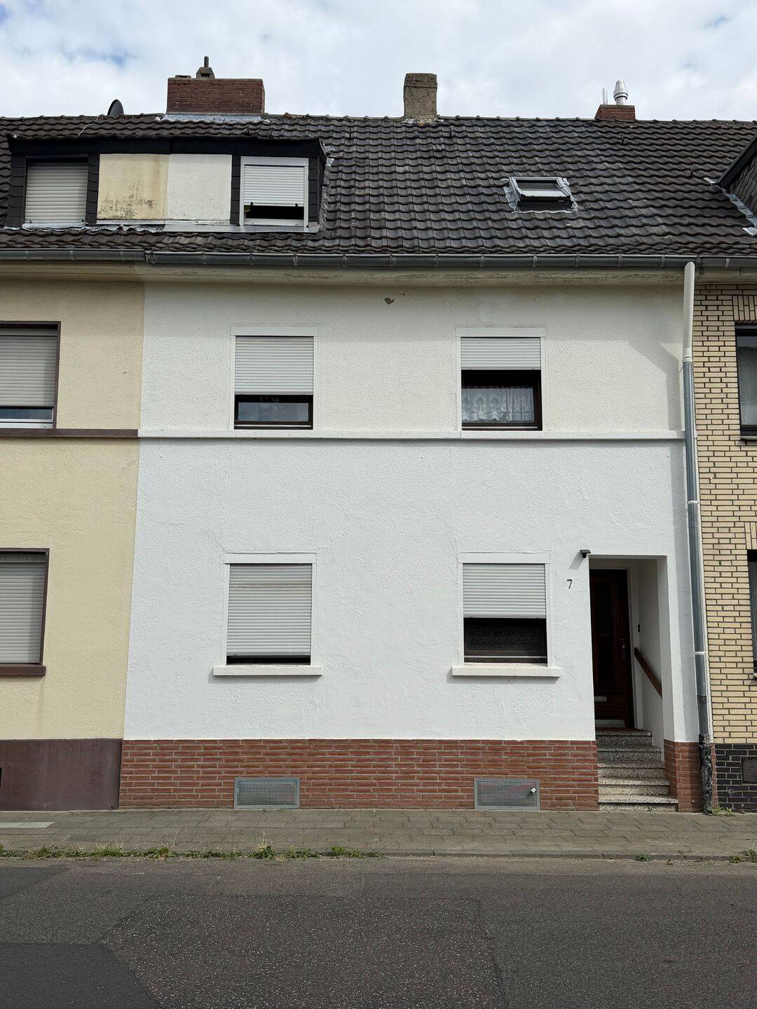 Sanierungsbedürftiges Reihenmittelhaus mit großem Potenzial in Mönchengladbach-Giesenkirchen zu verkaufen, 41238 Mönchengladbach