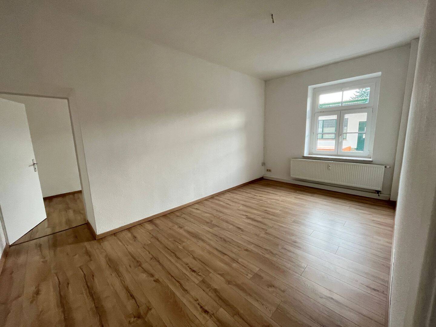 Stilvolles Ankommen im Erdgeschoss – wohnen im Herzen des Altbaus, 9661 Hainichen