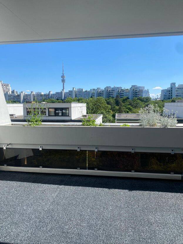 Schön gelegene sanierte 3,5 Zimmer Wohnung mit großem Balkon, Tageslichtbad und Kellerabteil, 80809 München (Milbertshofen-Am Hart Neuhausen-Nymphenburg Schwabing-West)