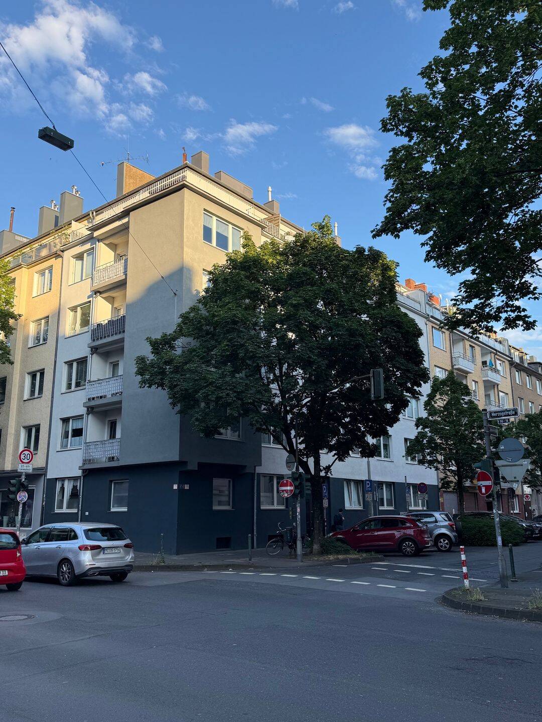 Friedrichstadt – Urbanes Leben – 2 Zimmer, Küche, Duschbad, Loggia, 40215 Düsseldorf (Friedrichstadt)