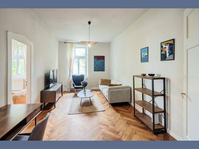 Möbliert: Großzügige Altbauwohnung mit viel Licht und klassischem Charme, 80637 München (Moosach Neuhausen-Nymphenburg)