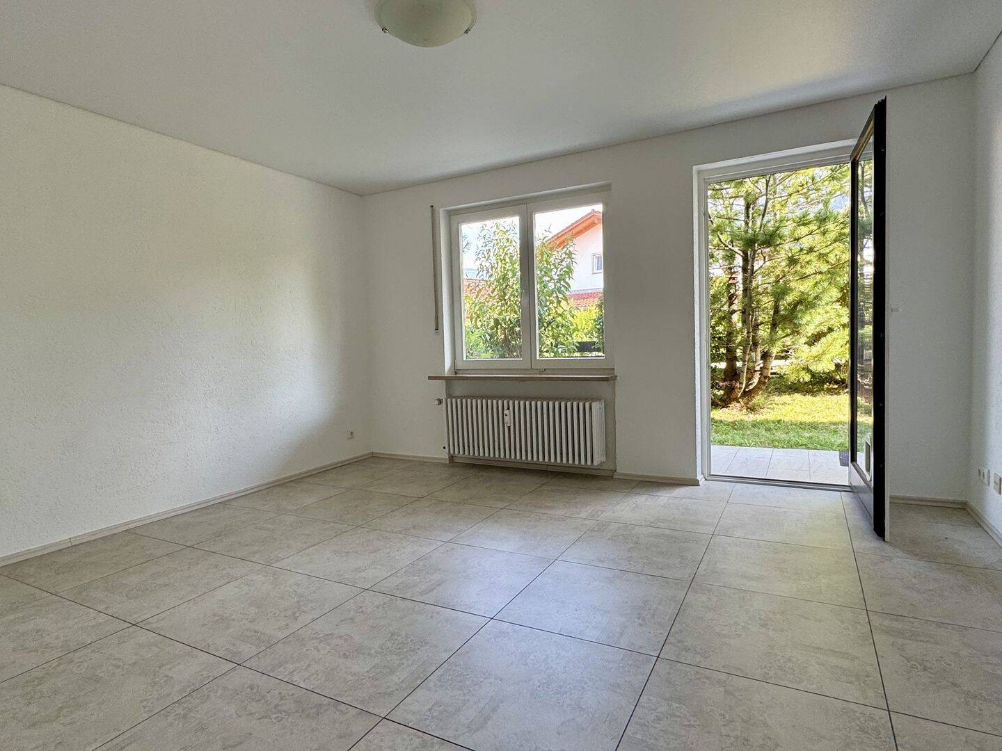 Kleine aber Fein! Moderne 1,5 Zimmer-Erdgeschosswohnung in Bergen – viele Nutzungsmöglichkeiten!, 83346 Bergen