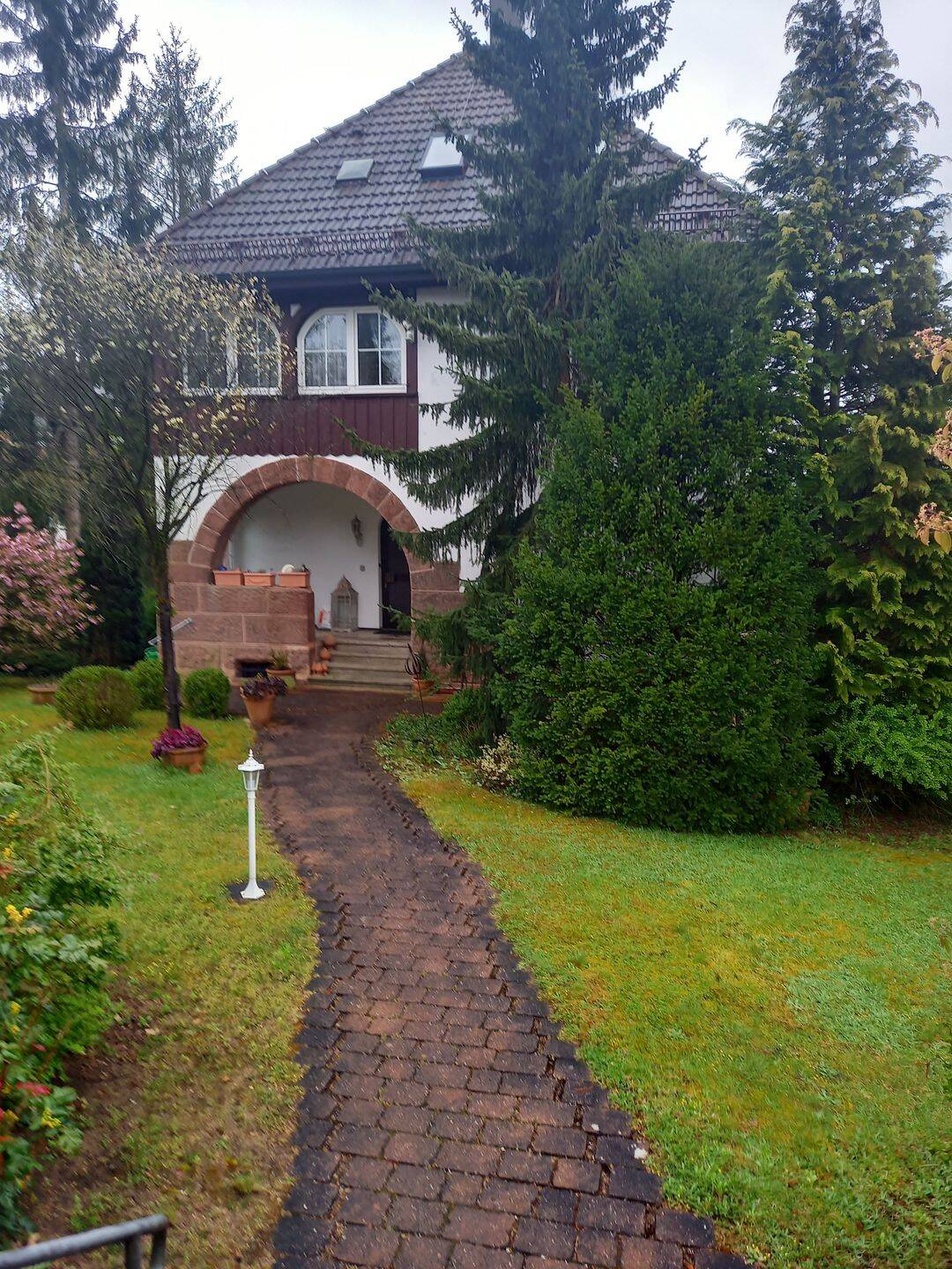 2 Zimmer Single Dachgeschoß Wohnung teilmöbliert in Jugendstilvilla in Behringersdorf, 90571 Schwaig b. Nürnberg